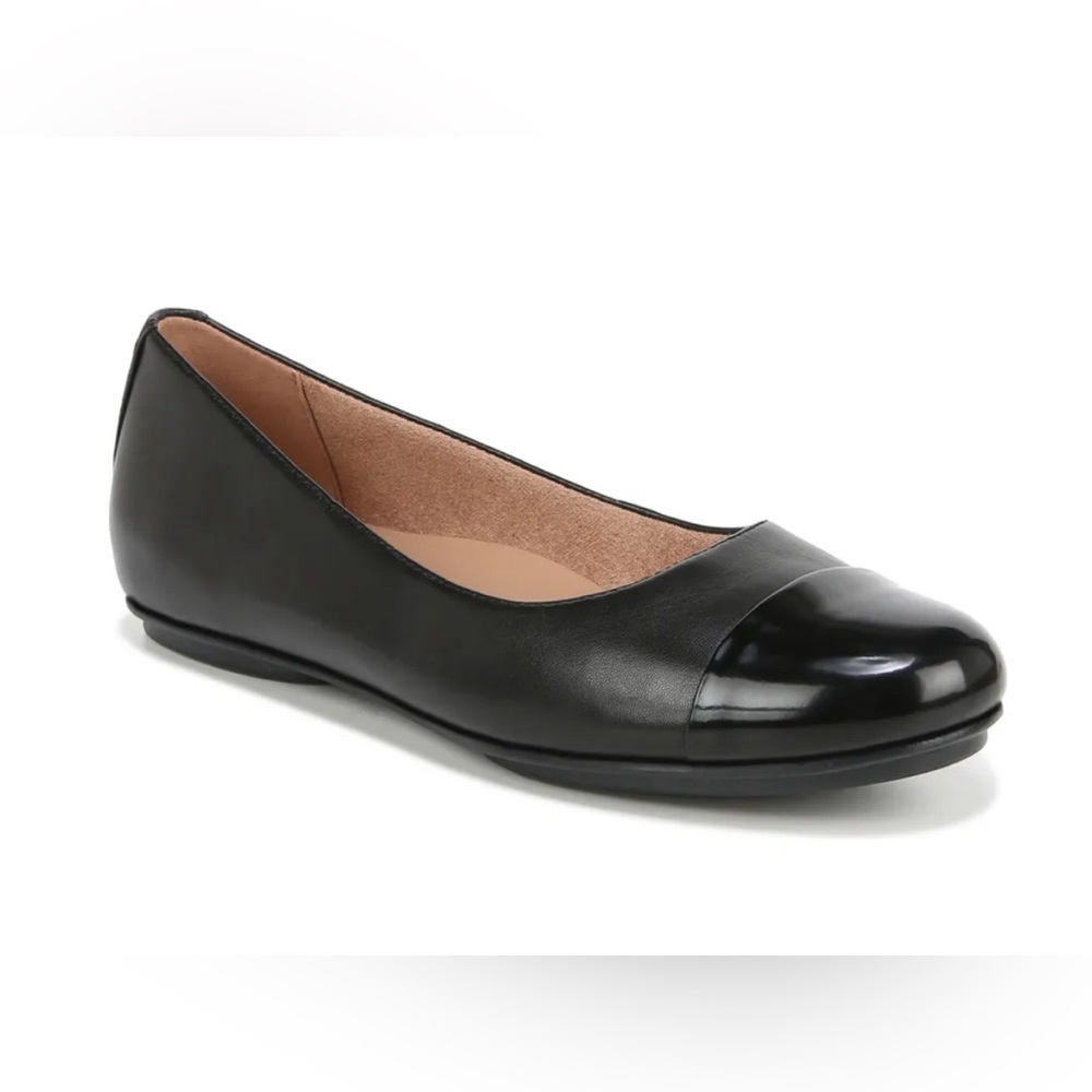 Naturalizer Maxwell Black Patent Toe Cap Accentuates the Black Leather F…